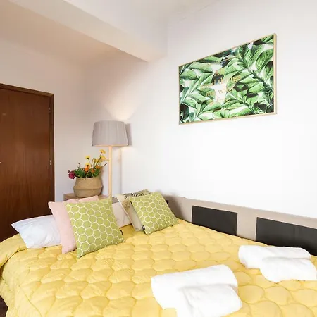 2 Comfy Bright Flats With Netflix Porto