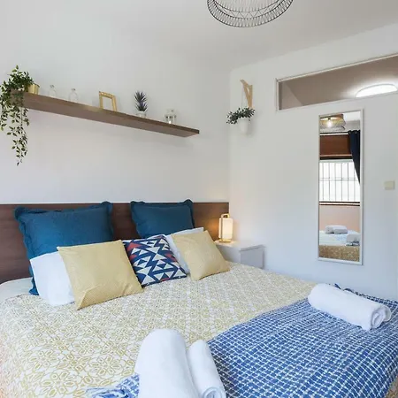 2 Comfy Bright Flats With Netflix Apartment *