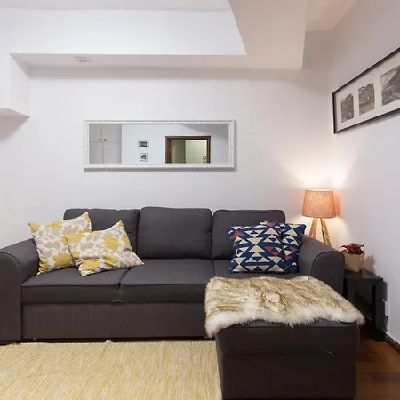 2 Comfy Bright Flats With Netflix *