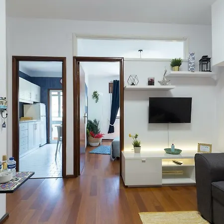 2 Comfy Bright Flats With Netflix Appartamento Oporto