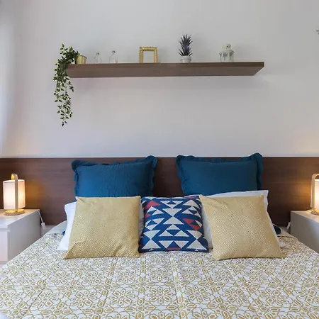 2 Comfy Bright Flats With Netflix *